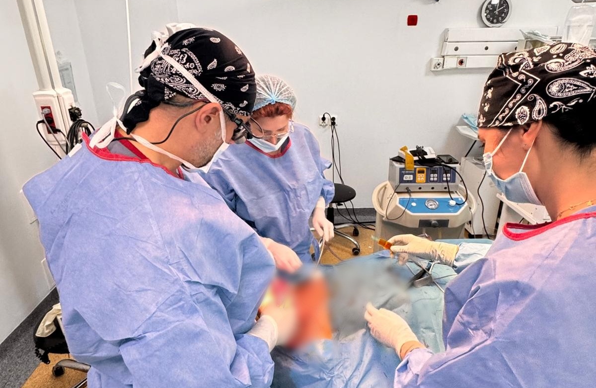 O intervenție care a învins timpul: Dr. Ovidiu Scovronschi salvează un pacient aflat în pragul unei evoluții nefaste.