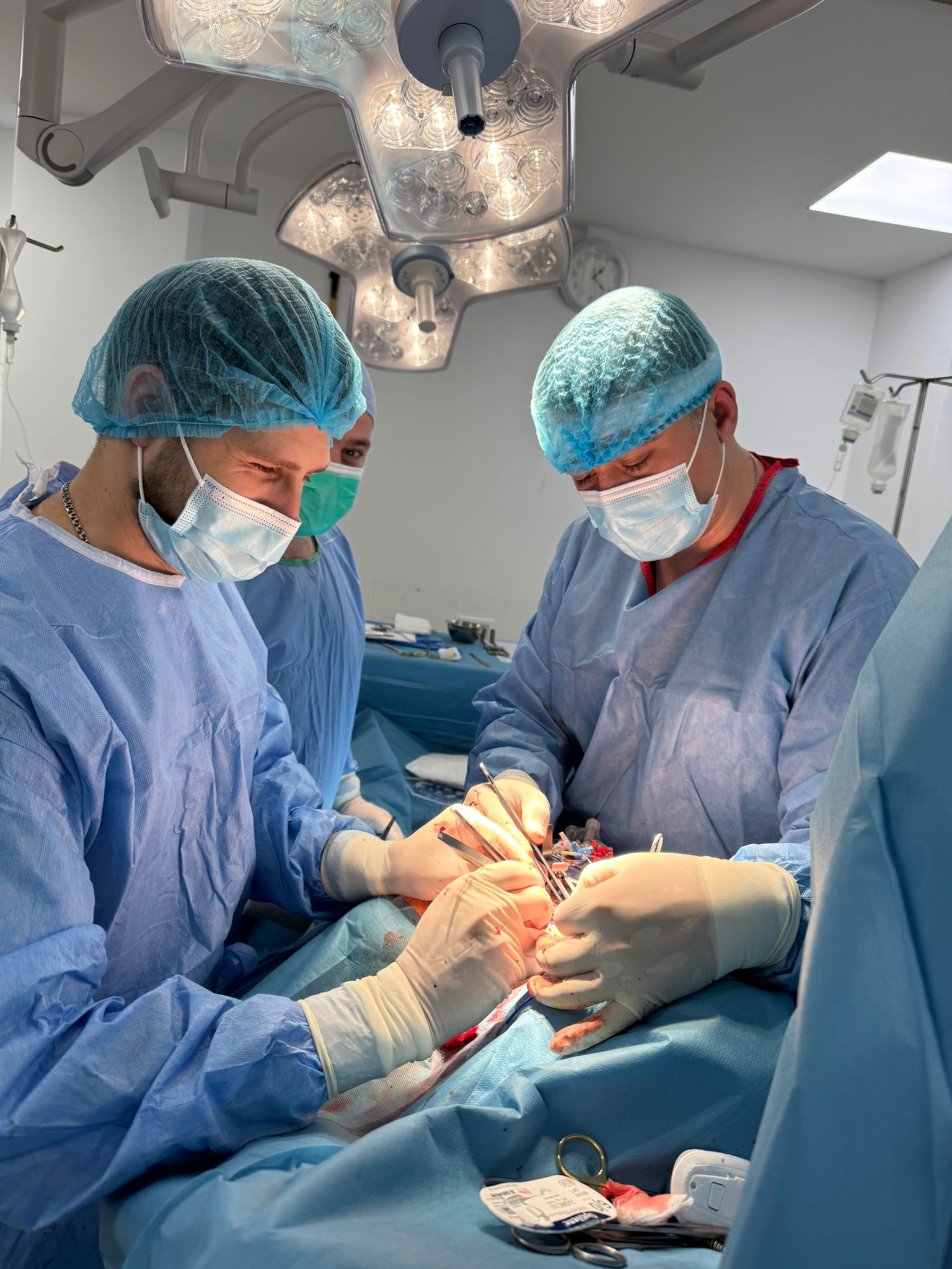 Intervenție contracronometru la SJU Bacău: un anevrism gigant și operații complexe au făcut diferența dintre viață și moarte